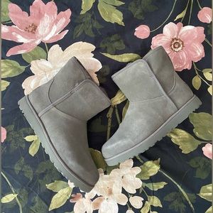 New Ugg Cory II Genuine Sterling Lined Boot